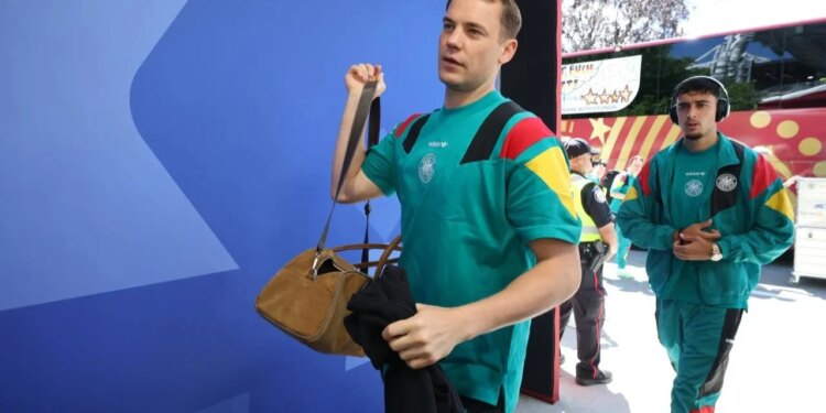 Portieri legjendar i Gjermanisë Manuel Neuer shkruan historinë dhe thyen rekordin e Botërorëve