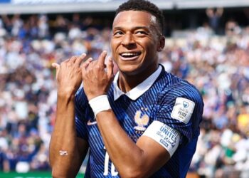 Predhë me këmbën e dobët, Kylian Mbappe i pandalshëm, vetëm tre hapa nga froni i Botërorit
