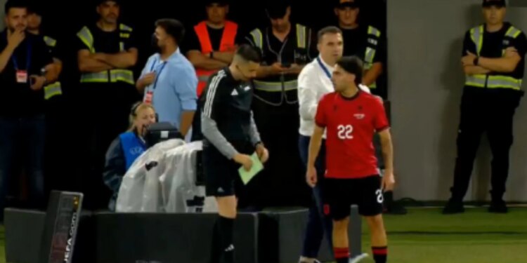 Preferoi fanellën kuqezi, Luis Hasa bën debutimin për herë të parë me Kombëtaren Shqiptare në fanelë kuqezi (VIDEO)