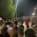 Protesta bllokon rrugën e aeroportit, protestuesit u përçanë për marshimin në autostradë dhe u ndaluan nga policia