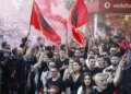 Protesta në Tiranë: Një fëmijë humbet mes qytetarëve, të gjithë protestuesve u kërkohet të ulen në gjunjë