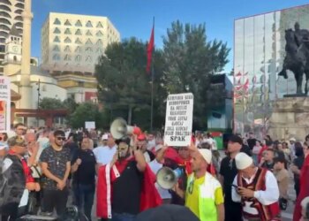 Protesta qytetare: Zbardhen emrat e organizatorëve, aktivisti: Njihemi me letra nga policia