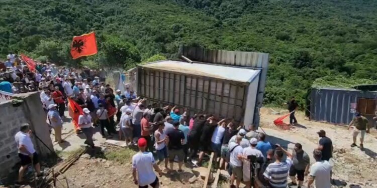 Protestë në Kakome për pronat: Tokat e të parëve do t’i mbrojmë me gjak
