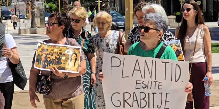 Protestë para bashkisë në Durrës, banorët e prekur nga projekti TID organizohen sërish; debate në Këshillin Bashkiak