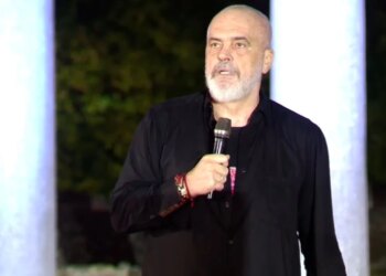 Rama: Greqia vazhdon të shitet, na kanë futur xixat — shembullin e Mykonosit; bota matet me investimet e huaja