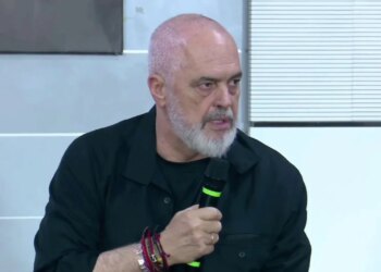 Rama batuta me banorin e Zvërnecit: Mbylle atë radio se me çmende, dëgjon lajmet aty, ça është ajo