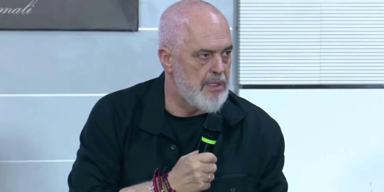 Rama batuta me banorin e Zvërnecit: Mbylle atë radio se me çmende, dëgjon lajmet aty, ça është ajo