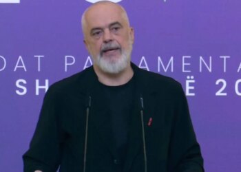 Rama kritikon blogerët që mbështetën protestën: U bënë parelinj me shalë e kremra, duket si trend