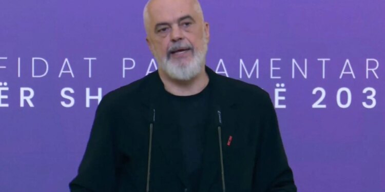 Rama kritikon blogerët që mbështetën protestën: U bënë parelinj me shalë e kremra, duket si trend