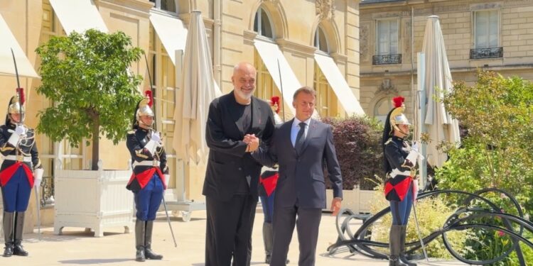Rama mbërrin në Pallatin Elysee si i ftuar i Presidentit Macron; zbardhen temat e diskutimit