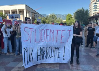 Rama në Zvërnec, qytetarët mblidhen për protestën e gjashtë dhe nis grumbullimi në Sheshin Skënderbej