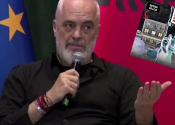 Rama nxjerr foton protestueses: Ndërtoi pa leje në kalanë e Durrësit; shkelëse vë kujën për atdheun në rrezik