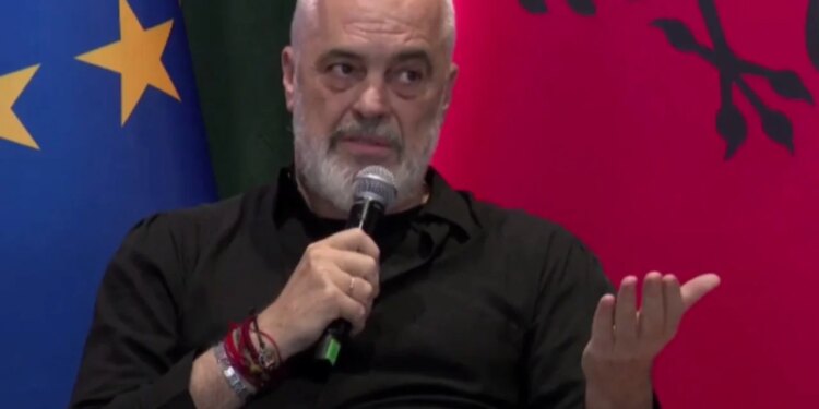 Rama për gazetarët e huaj: U vendos kusht për ndërtuesit në Zvërnec, të shtohet gjelbërimi pas investimit