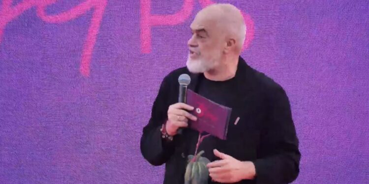 Rama për mikun në protestë: Ore ti pse del, se ata i kuptoj? Po bëhet nami me like