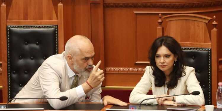 Rama thumbon ish-ministren për tezën e Spiropalit për Shqipërinë: Mezi pres draftin, por kam frikë se s’do vijë