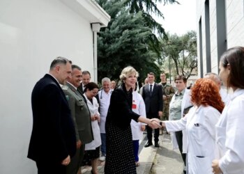 Rikonstruksioni i Spitalit të Traumës, ministrja Sala: Shërbimi vijon pa ndërprerje; stafi punon me dy turne