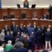 Rinis sërish seanca me tensione, deputetët e PD bllokojnë foltoren