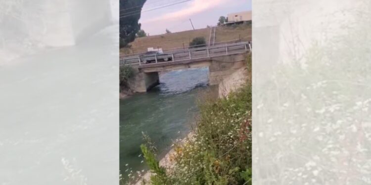 Riparohet dëmi në argjinaturën e kanalit në liqenin e Thanës, nis shpërndarja e ujit për fermerët në Fier
