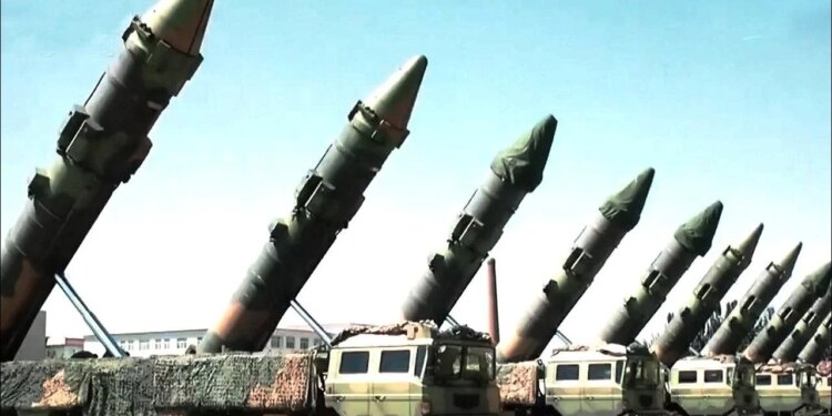 SHBA në aksion: forcat amerikane bllokojnë shi raketash e dronësh iranianë