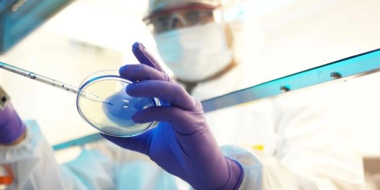 SHBA publikon listën e laboratorëve biologjikë në 30 vende: Potencial rreziku, përfshihet Ukraina