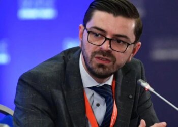 Sa herë që parashikohej dështimi i Shqipërisë, ajo bënte një hap përpara: Me Berishën, me Nanon, me Ramën