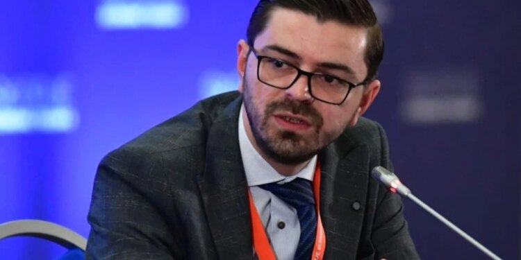 Sa herë që parashikohej dështimi i Shqipërisë, ajo bënte një hap përpara: Me Berishën, me Nanon, me Ramën