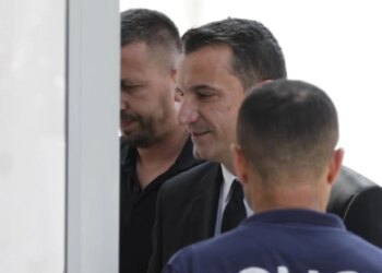 Seanca e padisë së Erion Veliajt ndaj Ols Dados shtyhet sërish; Ndreca: Qytetarët kanë interes ta dëgjojnë live