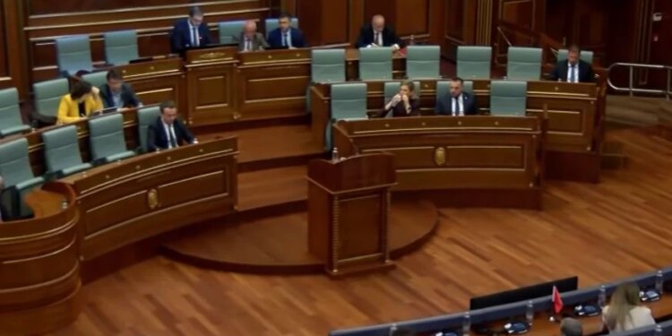 Shansi për t'i dhënë fund krizës në Kosovë, analistët politikë: Zgjedhjet mund të mos mjaftojnë; duhet presion ndërkombëtar