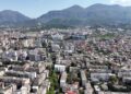 Shërbimet lënë pas prodhimin; turizmi dhe ndërtimi rriten, industria shqiptare vijon të tkurret