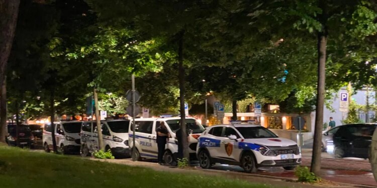 Sherr me grushte e sende të forta në Sarandë, policia shoqëron 6 persona; nisi për motive të dobëta