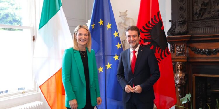 Shqipëria hap së shpejti ambasadën në Dublin; Hoxha pritet nga homologia irlandeze, rritje e bashkëpunimit mes dy vendeve