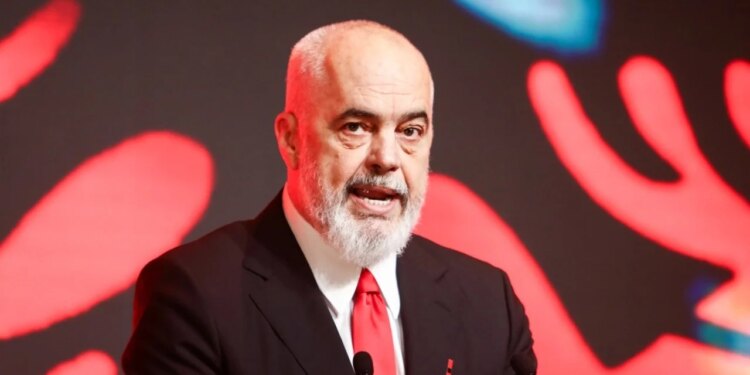 Shqipëria nuk heq dorë nga investimet / Rama për Bloomberg: duhet dalluar protestat e vërteta nga teatri politik