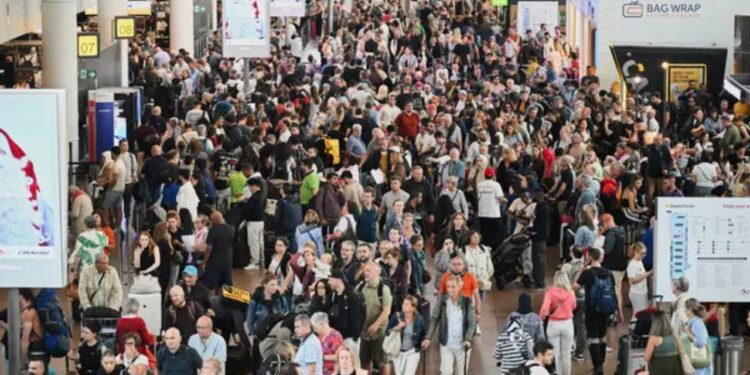Sistemi EES, një dështim? Udhëtarët presin orë të tëra nëpër aeroporte për regjistrimin e hyrje-daljeve