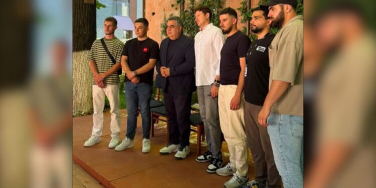 Studentët shqiptarë në Maqedoninë e Veriut falënderojnë ambasadorin Meidani: Kontributi juaj do të vlerësohet dhe mbahet mend gjatë