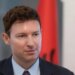 Studentëve të RMV, ambasadori Meidani: Mos lejoni realitetin e sotëm të kufizojë të ardhmen; jeni brezi i ndryshimit