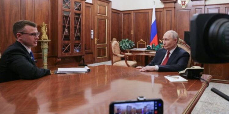Sulmet me dronë ukrainas godasin rafineritë, Putin pranon mungesën e karburantit në Rusi — problem i rikthyer