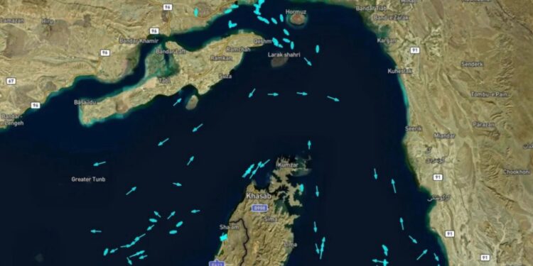 Sulmi i djeshëm nuk e ndal qarkullimin në Ngushticën e Hormuzit; dhjetëra anije vazhdojnë lundrimin në kalimin detar