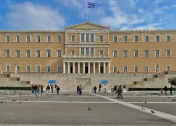 Të kthehen emigrantët — Greqia ashpërson ligjin për emigracionin, plas debati në parlament