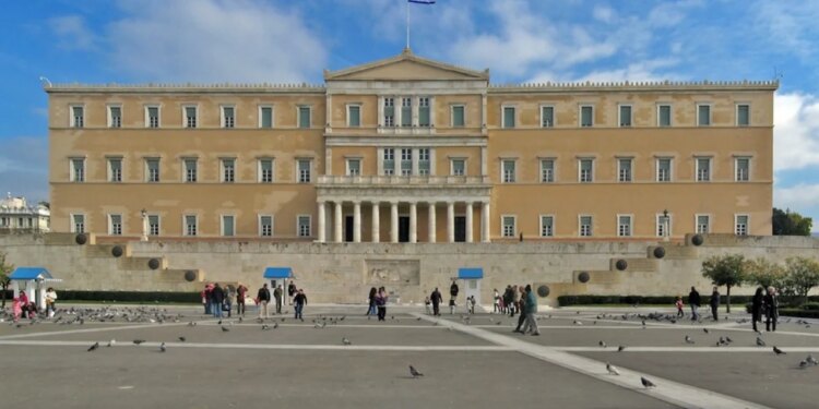 Të kthehen emigrantët — Greqia ashpërson ligjin për emigracionin, plas debati në parlament