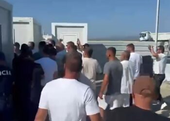 Tensione në aeroportin e Vlorës, përplasje mes palëve; punimet rifillojnë pas vendimit të Gjykatës së Lartë