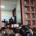 Tensione në tubim: Një grup protestuesish largohen nga sheshi para Kryeministrisë dhe hyjnë në Universitetin Politeknik