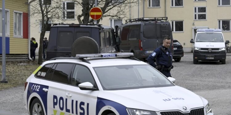 Terror në Finlandë: Çiklisti sulmon një emigrant me thikë, dyshohet autor i disa atentateve