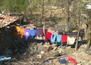 Tetë anëtarë familjeje rrezikonin që çatia t’u shembej; Fiks Fare i ndihmoi të gjenin strehë më të sigurt