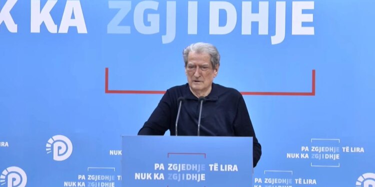 Tirana nuk ka njohur protestë më të fuqishme se kjo; Berisha: PD ka votuar kundër ligjeve në Parlament