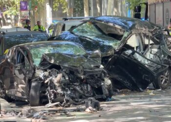 Tragjike në Barcelonë: Dy persona humbin jetën duke ikur nga policia dhe u përplasën me një makinë ndalur