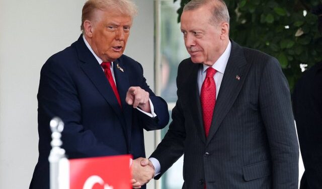 Trump afrohet me Erdogan, Presidenti amerikan do të jetë në samitin NATO: Shkoj në Ankara vetëm prej tij