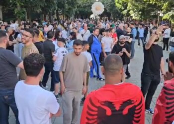 Tubimi për projektin në Zvërnec: protestës i bashkohen edhe qytetarë nga Elbasan, Kukës e Korçë