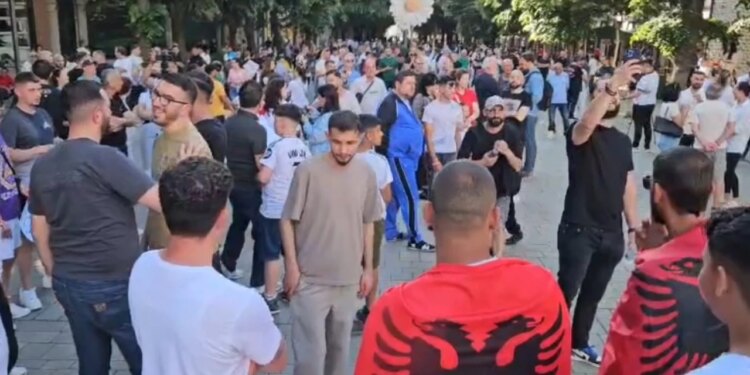 Tubimi për projektin në Zvërnec: protestës i bashkohen edhe qytetarë nga Elbasan, Kukës e Korçë