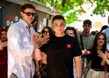 Tubimi për shqipen në Shkup, ambasadori Meidani takohet me studentët organizatorë: Ardhmja e rajonit në duar të sigurta