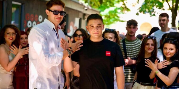 Tubimi për shqipen në Shkup, ambasadori Meidani takohet me studentët organizatorë: Ardhmja e rajonit në duar të sigurta